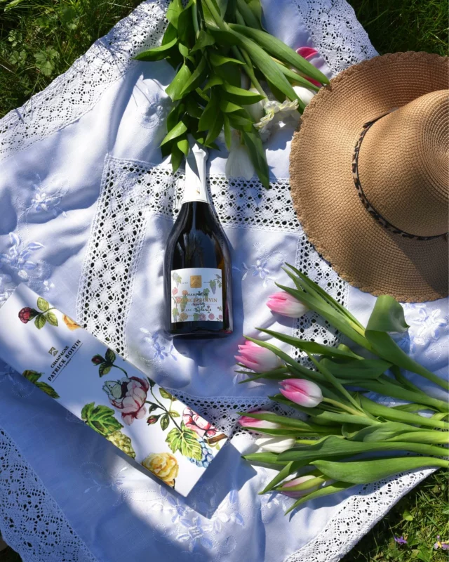 🌸🍾 Le Printemps en Bouteille 🍾🌸

Le printemps n’est pas juste une saison, c’est une explosion de saveurs. 
Découvrez notre cuvée blanc de blancs extra brut en édition limitée de 418 bouteilles, audacieuse et pleines de surprises. Chaque bulle, une promesse de renouveau. ✨

Disponible sur notre site internet

#Champagne #Printemps #Évasion #Saveurs #ChampagnePatrickBoivin#epernay